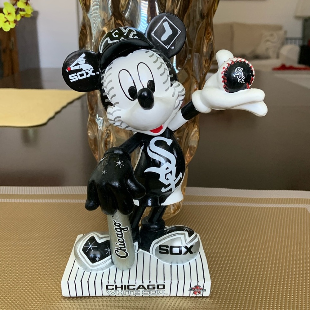 Mickey Mouse’s favorite baseball team = Chicago White Sox!!